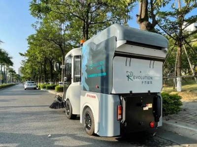 純電動無人智能掃路機(jī)